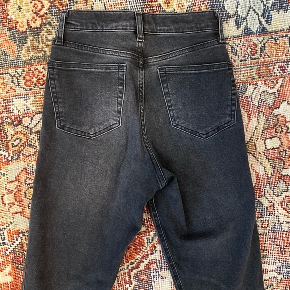 Topshop Moto High-Rise Jamie Jeans Size W25 L30 in Faded Black with Frayed Hem - Picture 5 of 9